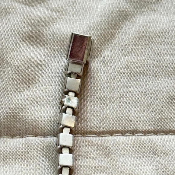 Tennis bracelet w/Clear Round prong set rhinestones & 1 large on clasp - Picture 8 of 15